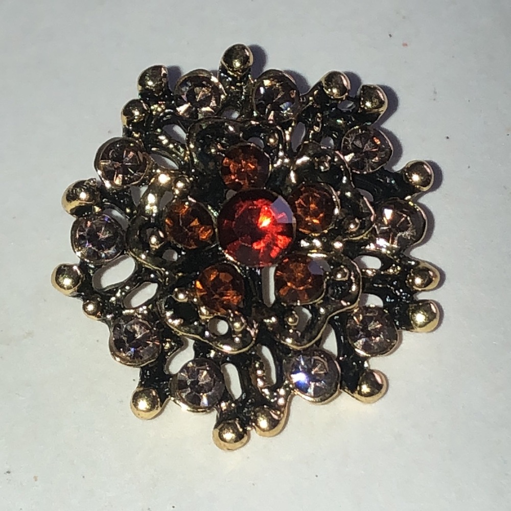 Elegant Aged Gold Tone and Amber Color Floral Brooch - Picture 2 of 4